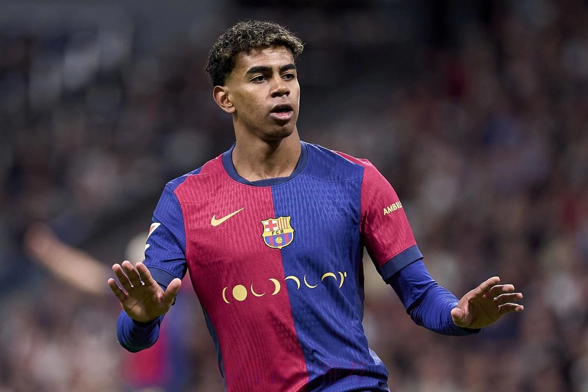 西甲-巴萨1-0十人拉帕先赛距皇马5分 拉菲尼亚制胜